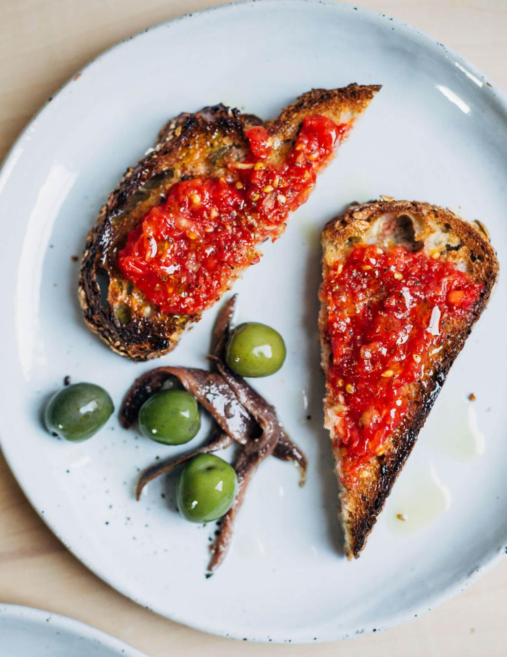 Pan con Tomate (Spanish-Style Tomato Toasts) - Brooklyn Supper