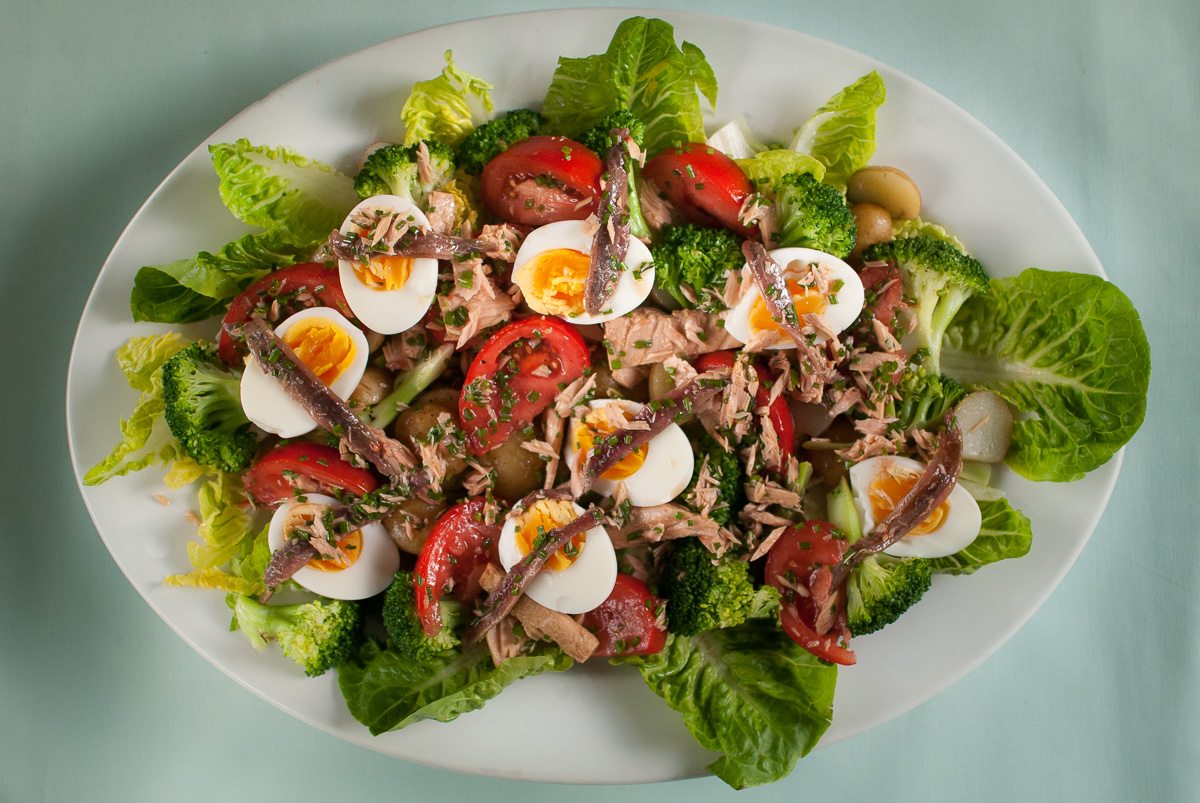 A Classic French Salad Niçoise Recipe with Tuna, Anchovy & Potato