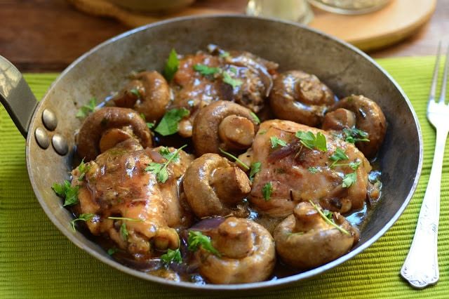Spanish-Style Chicken with Mushrooms Recipe - "Pollo con Champiñones"